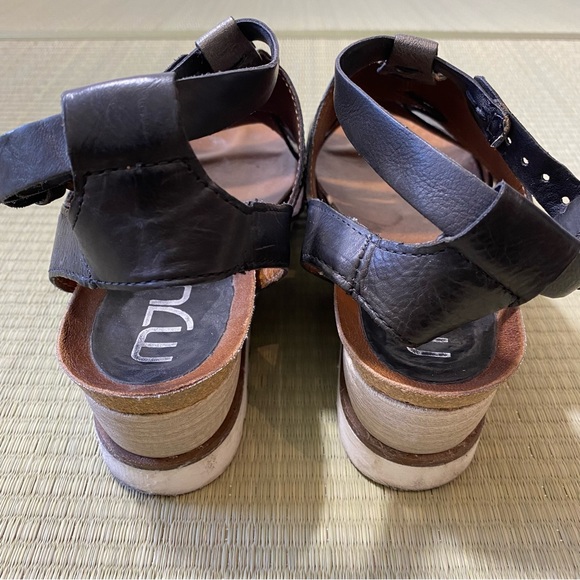 MJUS Black and Bronze Ankle Strap Wedge Sandals size 39 Crisscross Weave Pattern - Picture 8 of 9